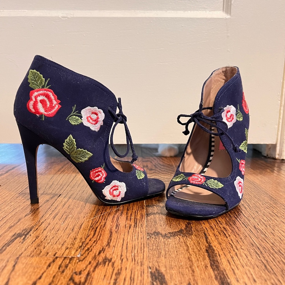 Betsey Johnson embroidered open toed heels